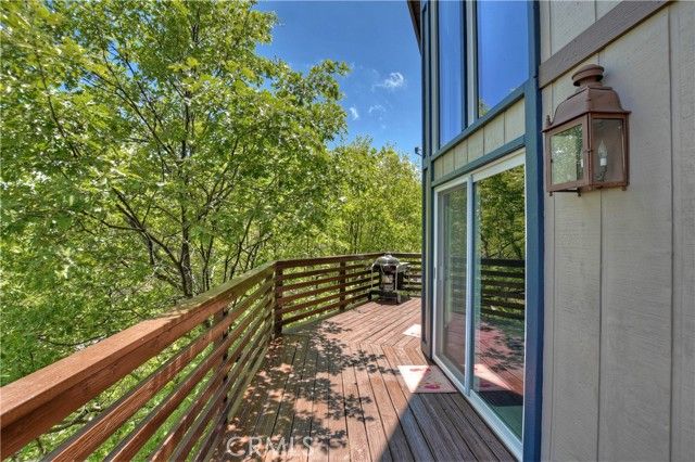 1096 Nadelhorn Drive, Lake Arrowhead, CA 92352