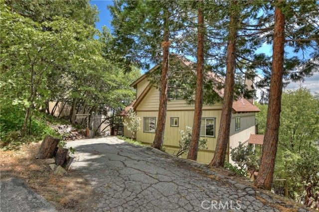 1096 Nadelhorn Drive, Lake Arrowhead, CA 92352
