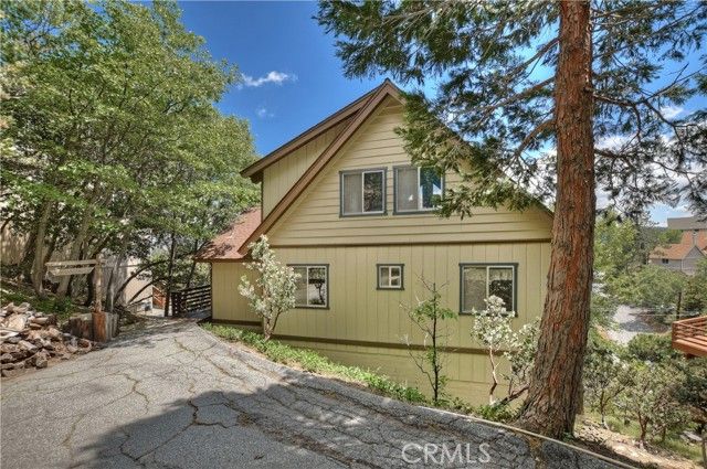 1096 Nadelhorn Drive, Lake Arrowhead, CA 92352