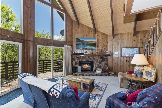 1096 Nadelhorn Drive, Lake Arrowhead, CA 92352