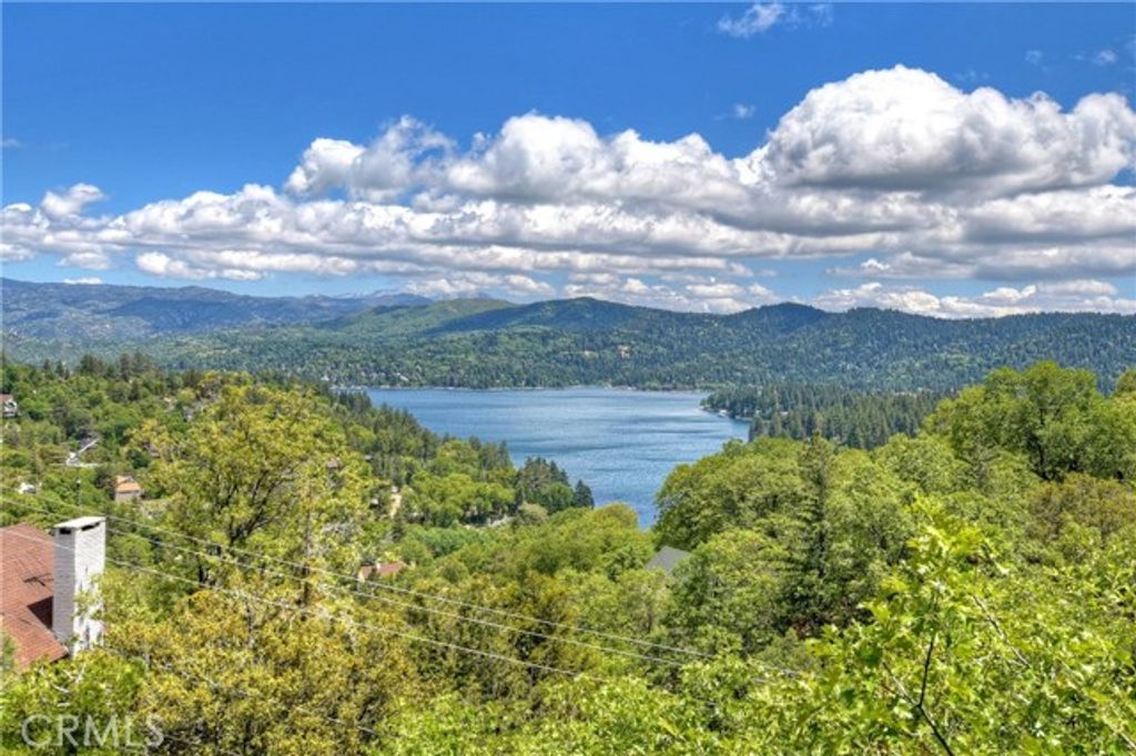 1096 Nadelhorn Drive, Lake Arrowhead, CA 92352