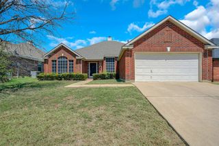 117 Fort Edward Drive, Arlington, TX 76002