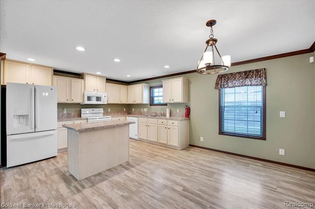 289 Pompano Court, Lapeer, MI 48446