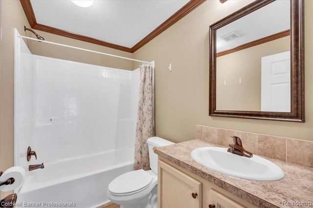 289 Pompano Court, Lapeer, MI 48446