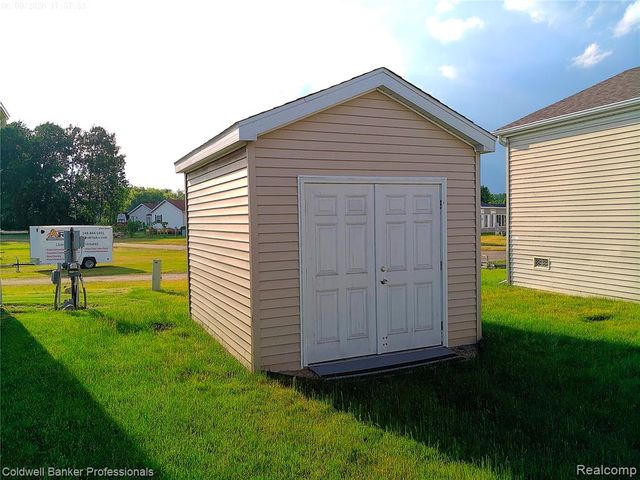 289 Pompano Court, Lapeer, MI 48446