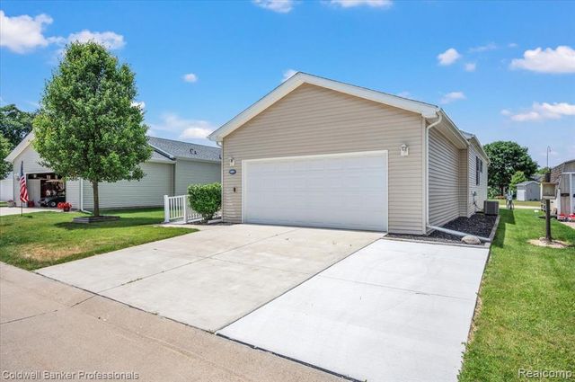 289 Pompano Court, Lapeer, MI 48446