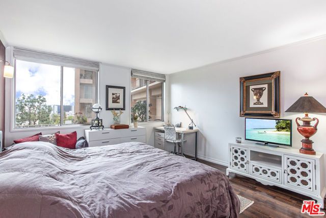 100 S Doheny Drive 516, Los Angeles, CA 90048