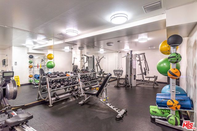 100 S Doheny Drive 516, Los Angeles, CA 90048