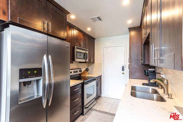 100 S Doheny Drive 516, Los Angeles, CA 90048