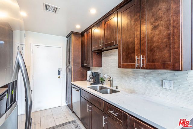 100 S Doheny Drive 516, Los Angeles, CA 90048