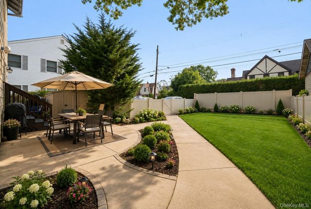 91 Rockaway Avenue, Rockville Centre, NY 11570
