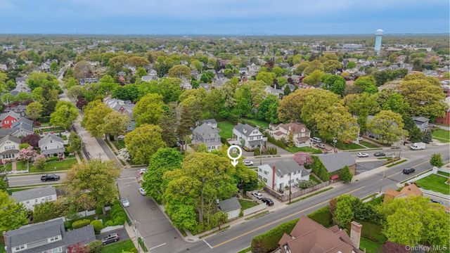 91 Rockaway Avenue, Rockville Centre, NY 11570