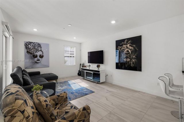 17042 SW 1st St, Pembroke Pines, FL 33027