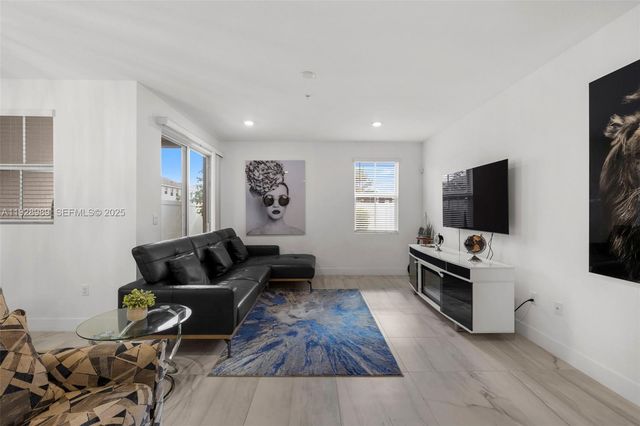 17042 SW 1st St, Pembroke Pines, FL 33027