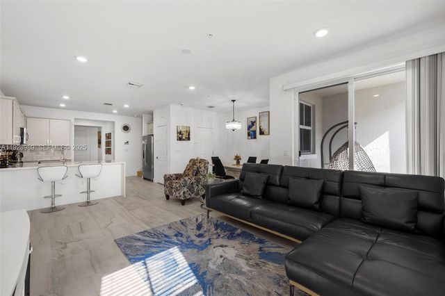 17042 SW 1st St, Pembroke Pines, FL 33027