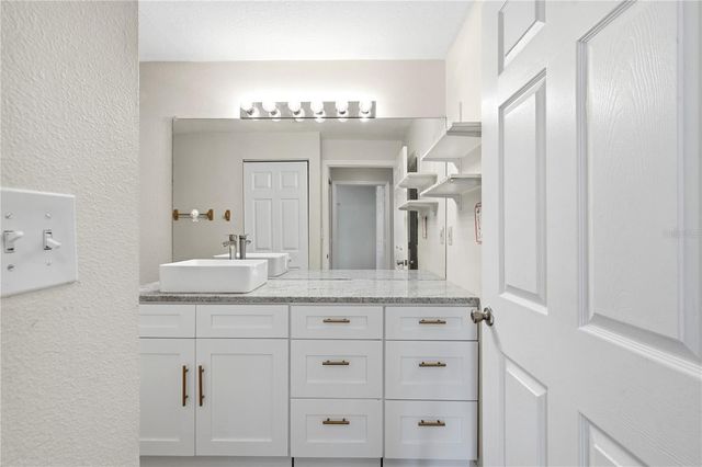 5618 PINNACLE HEIGHTS CIRCLE 206, Tampa, FL 33624