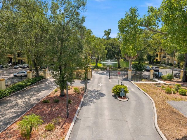 5618 PINNACLE HEIGHTS CIRCLE 206, Tampa, FL 33624