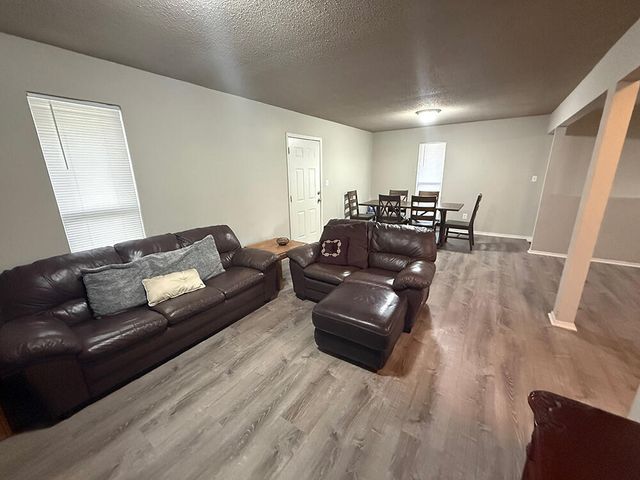 212 WHEATON CT, Columbia, MO 65203