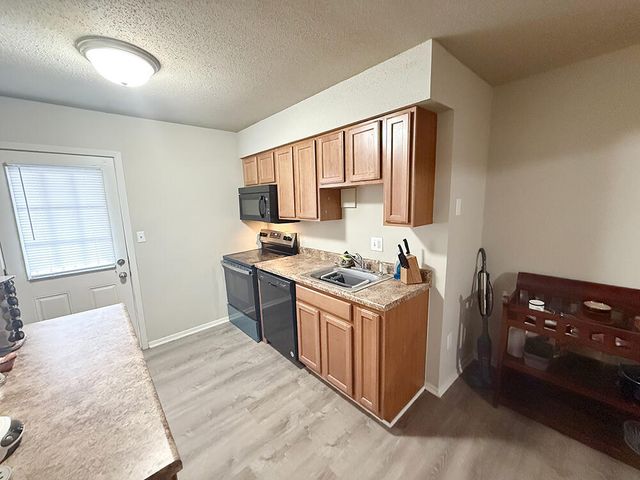 212 WHEATON CT, Columbia, MO 65203