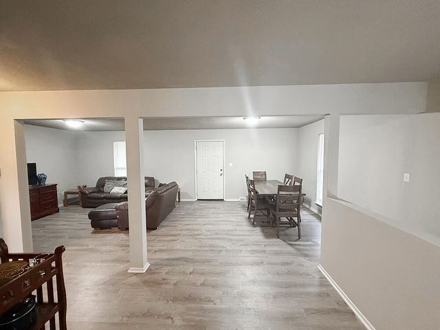 212 WHEATON CT, Columbia, MO 65203