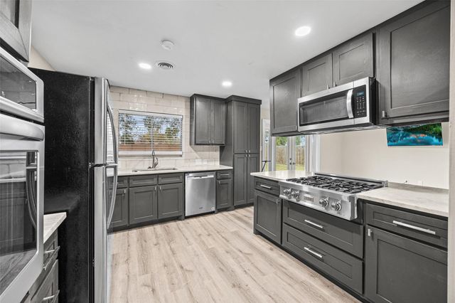 10319 Old Orchard Road, La Porte, TX 77571