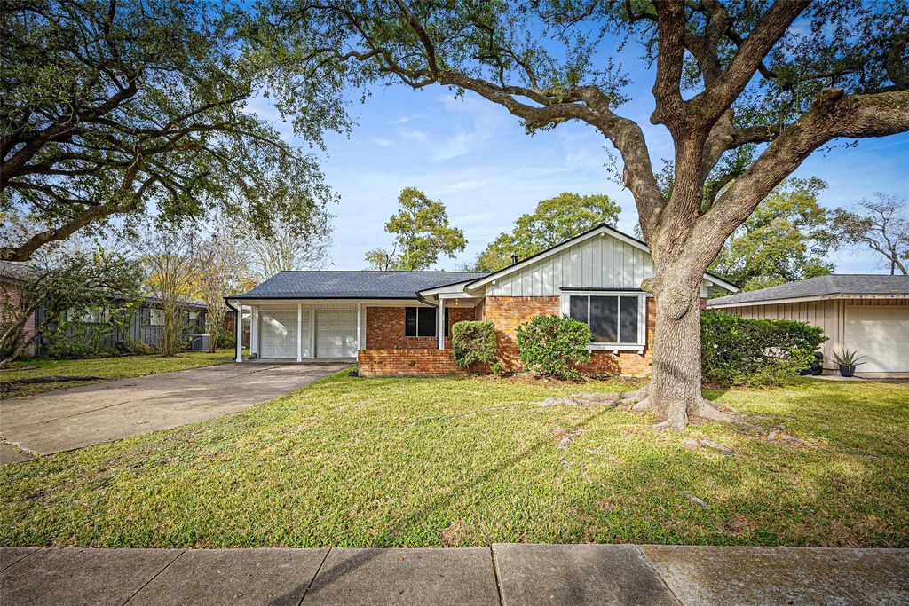 10319 Old Orchard Road, La Porte, TX 77571