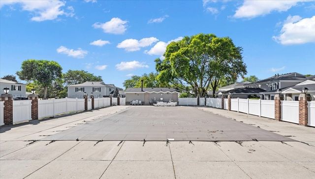 1152 Cove Drive 212B, Prospect Heights, IL 60070