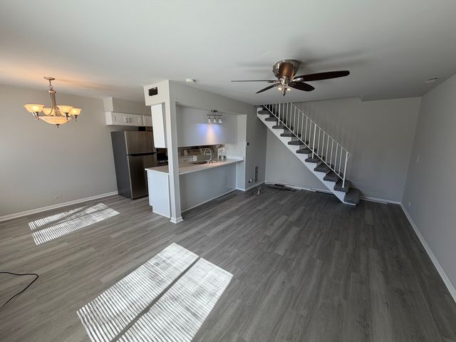 1152 Cove Drive 212B, Prospect Heights, IL 60070