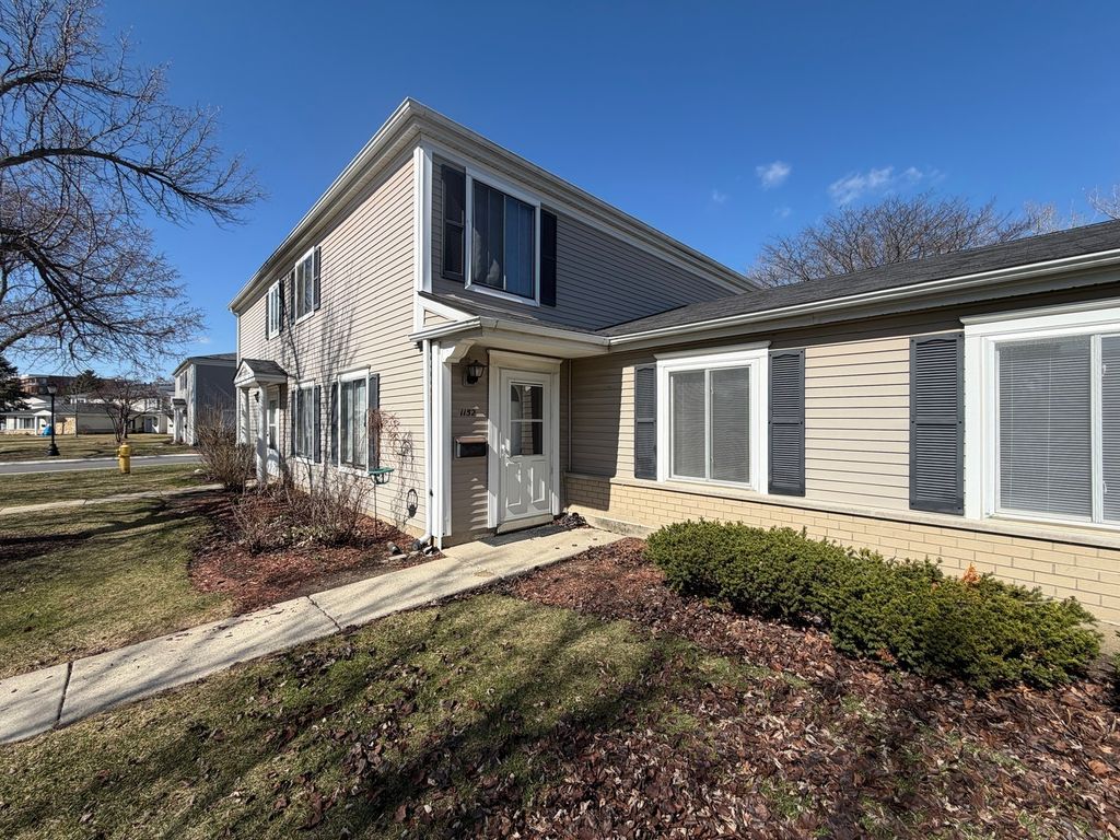 1152 Cove Drive 212B, Prospect Heights, IL 60070