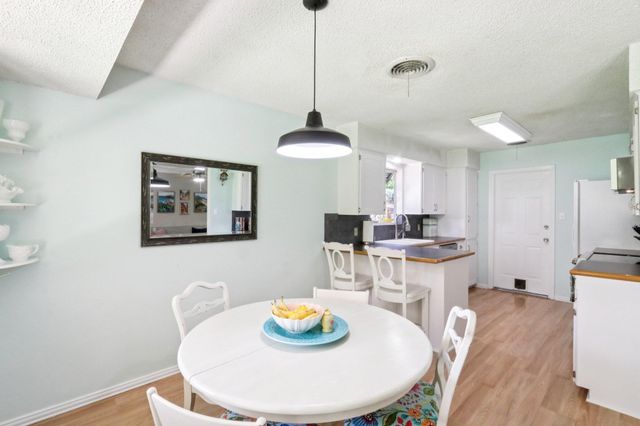 700 Dunman DR, Georgetown, TX 78628