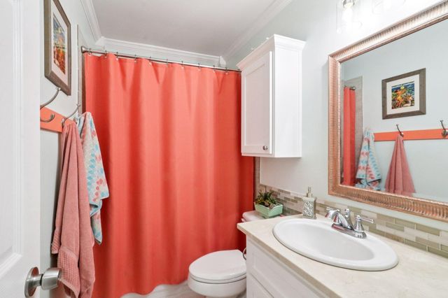 700 Dunman DR, Georgetown, TX 78628