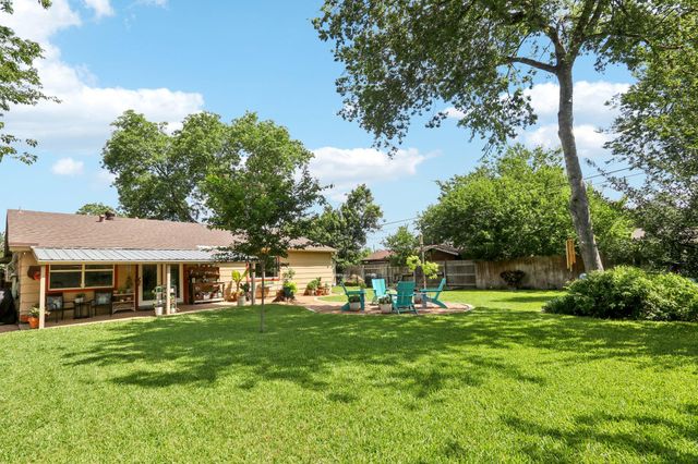 700 Dunman DR, Georgetown, TX 78628