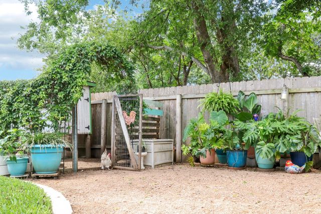 700 Dunman DR, Georgetown, TX 78628