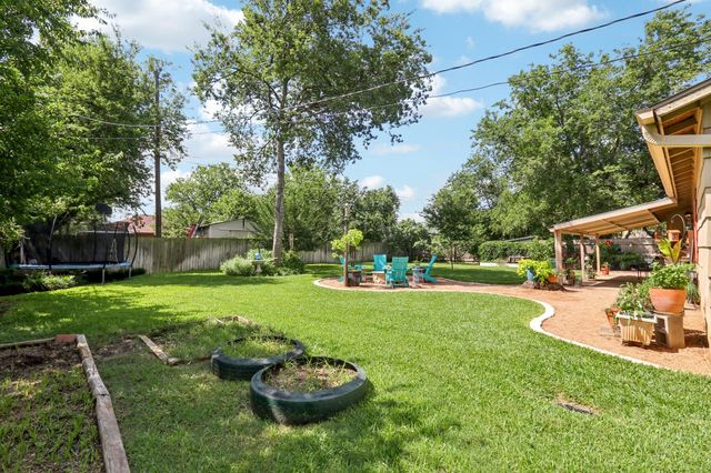700 Dunman DR, Georgetown, TX 78628