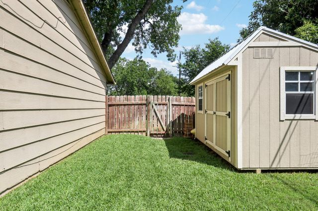 700 Dunman DR, Georgetown, TX 78628