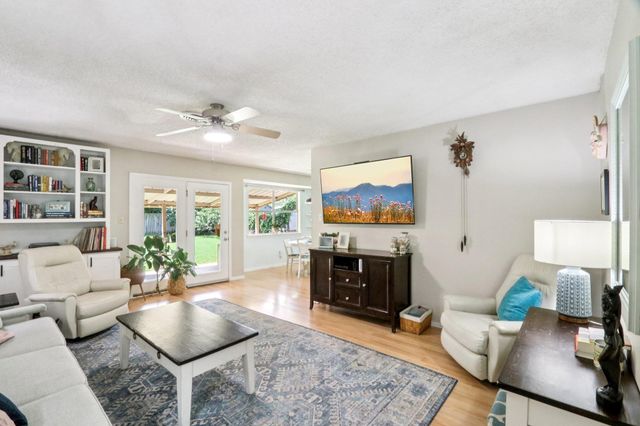 700 Dunman DR, Georgetown, TX 78628