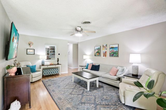 700 Dunman DR, Georgetown, TX 78628