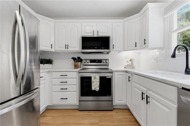 7620 Rainbow Drive, Prairie Village, KS 66208