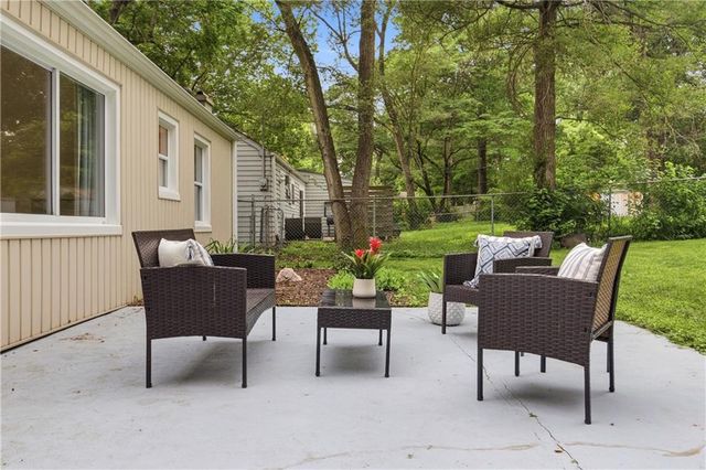 7620 Rainbow Drive, Prairie Village, KS 66208