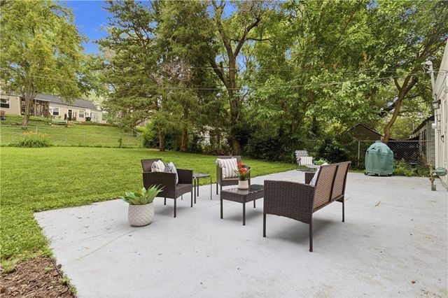 7620 Rainbow Drive, Prairie Village, KS 66208