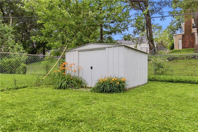 7620 Rainbow Drive, Prairie Village, KS 66208