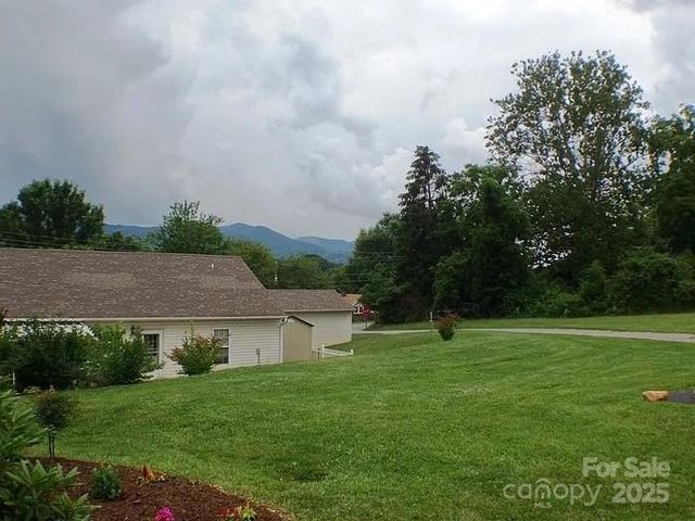 102 Kerlee Street A, Black Mountain, NC 28711