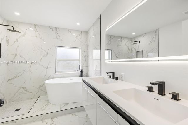 1392 NW 159th Ln, Pembroke Pines, FL 33028