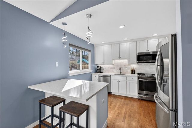 524 Hickory Hollow Lane, St Louis, MO 63122