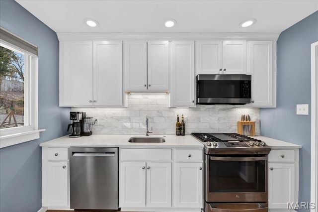 524 Hickory Hollow Lane, St Louis, MO 63122