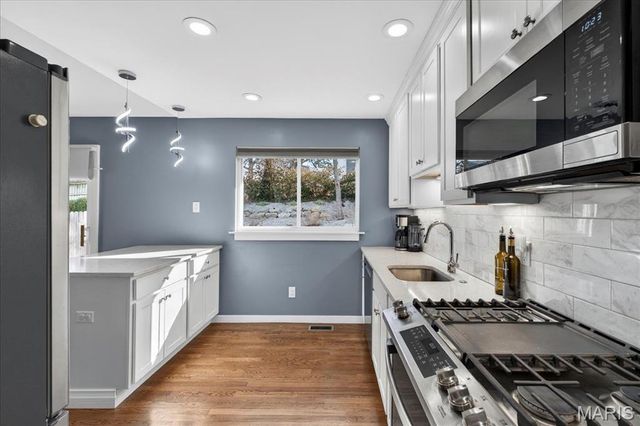 524 Hickory Hollow Lane, St Louis, MO 63122