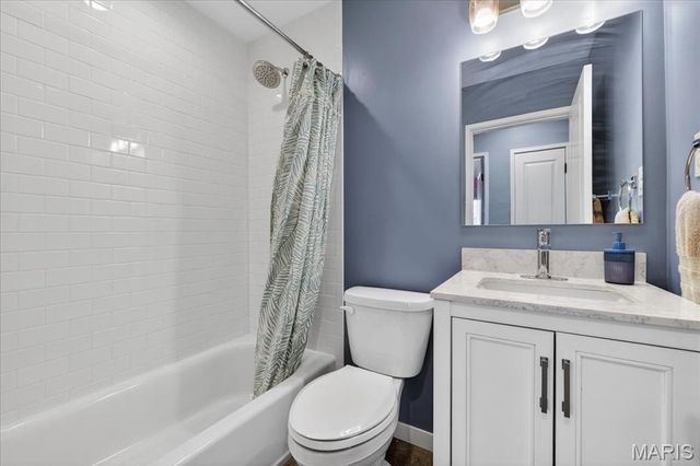 524 Hickory Hollow Lane, St Louis, MO 63122