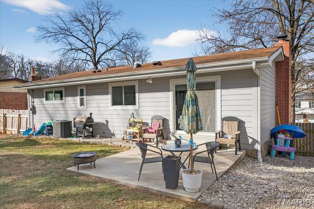 524 Hickory Hollow Lane, St Louis, MO 63122