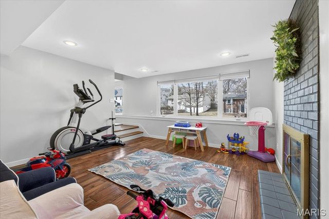 524 Hickory Hollow Lane, St Louis, MO 63122