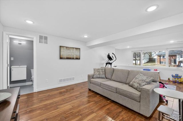 524 Hickory Hollow Lane, St Louis, MO 63122